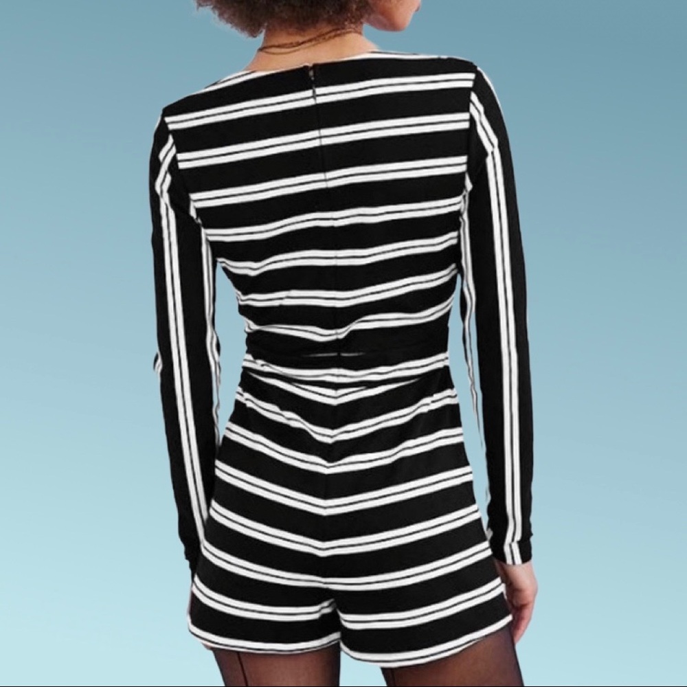 NWT Black and White Striped Romper with Pockets - Picture 2 of 4